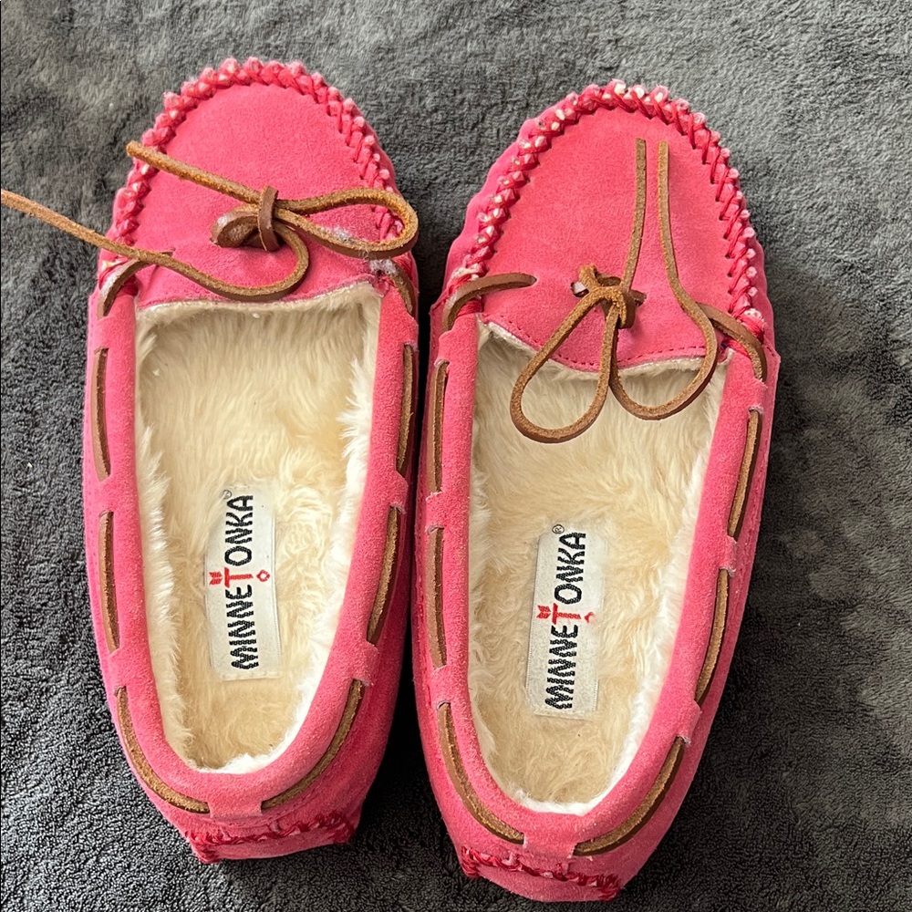 Minnetonka Fuchsia Moccasins with Tan Laces